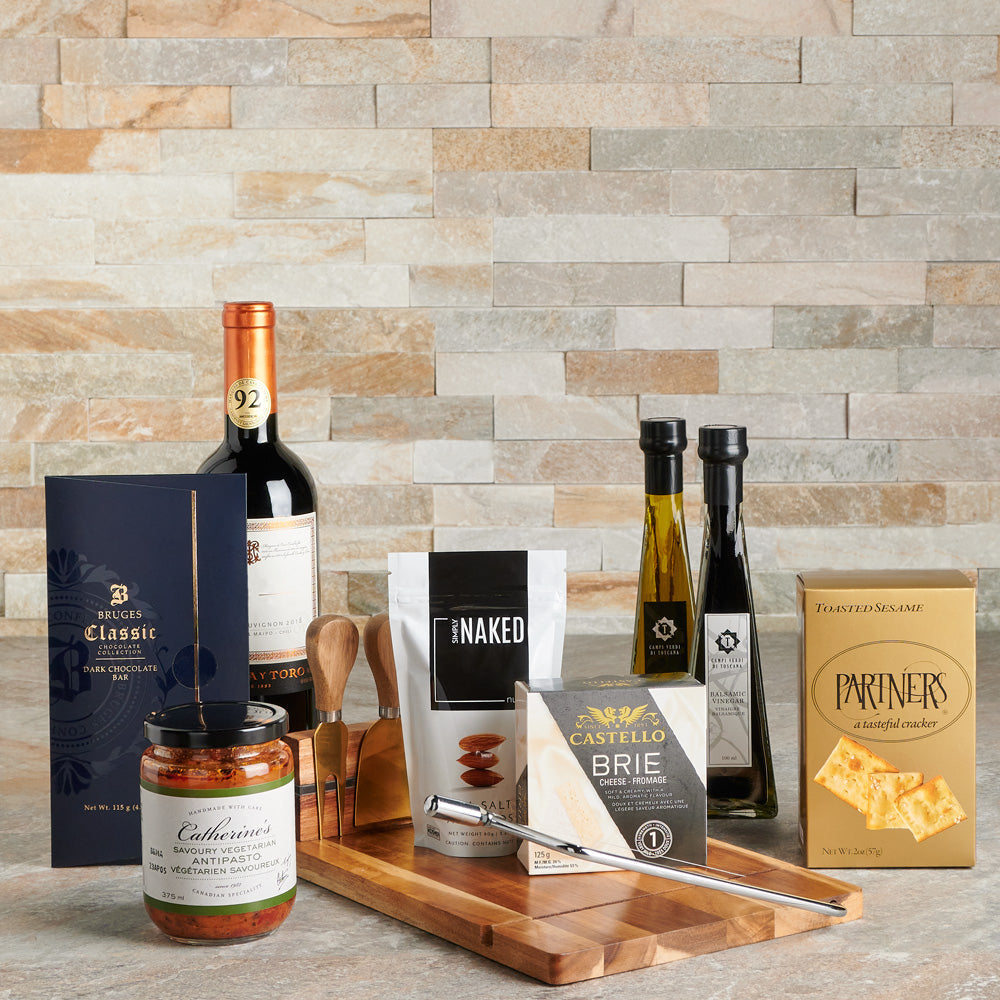Classic Wine and Olives Basket – how the gift is presented