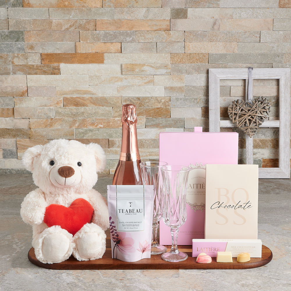 Sparkling Wine Chocolate and Bear Basket – how the gift is presented