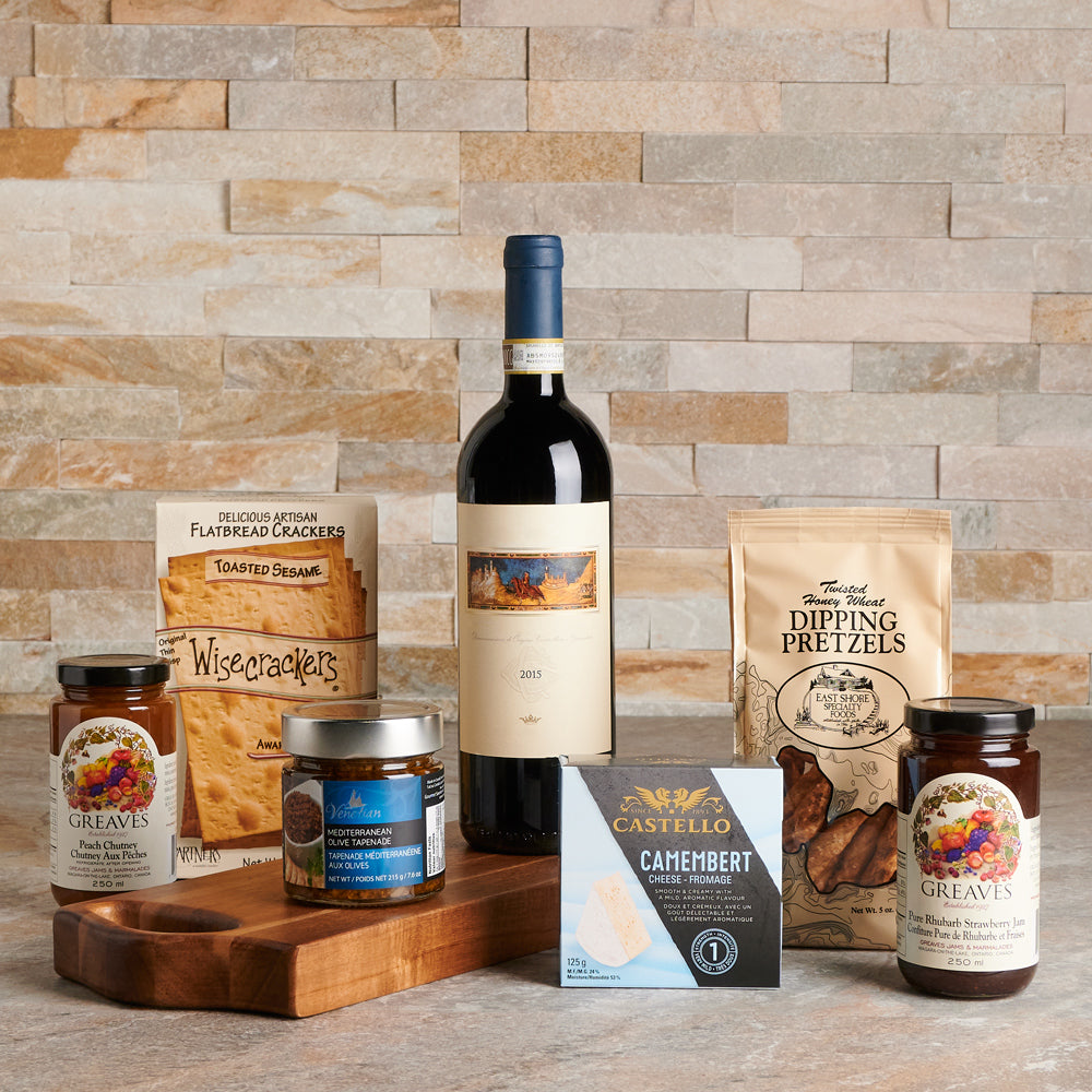 Wine Basket with Camembert and Spreads – how the gift is presented