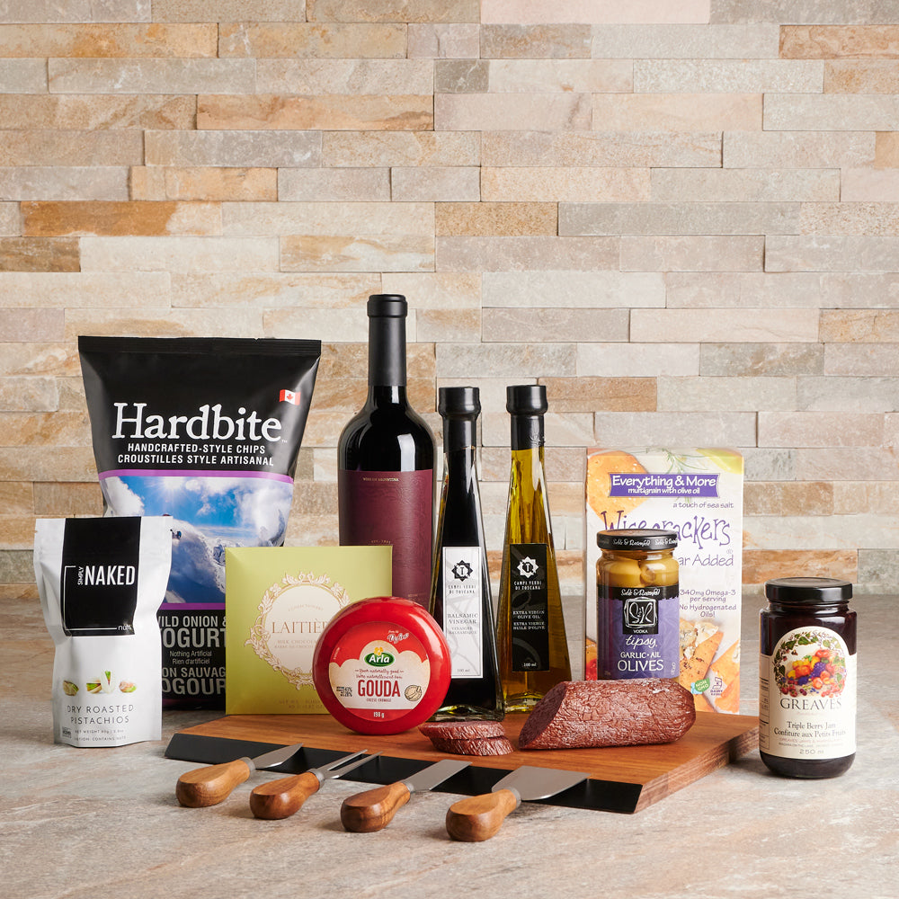 Wine Gift Basket with Artisanal Snacks, USA – how the gift is presented