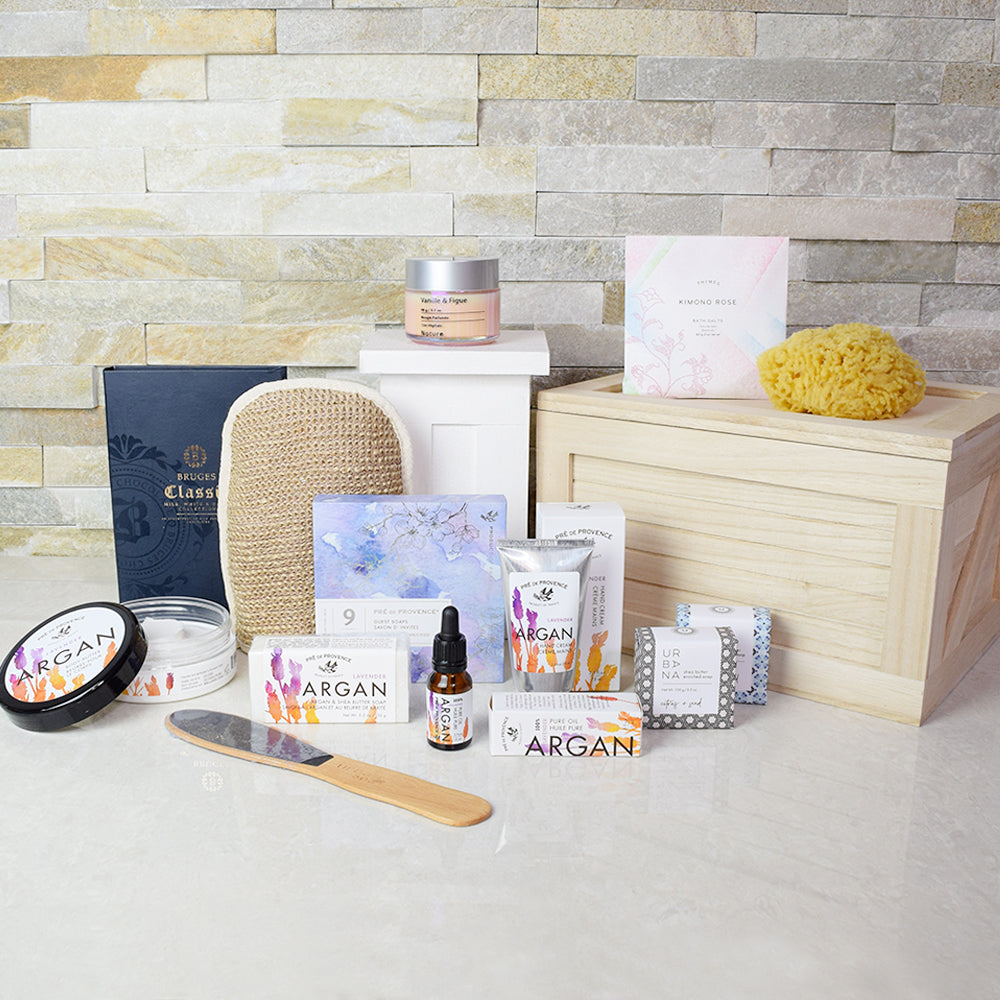 Spa Crate with Scented Candle – how the gift is presented