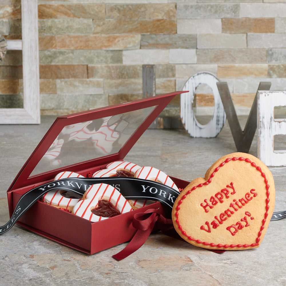 Jelly-Filled Heart Cookie Box – how the gift is presented