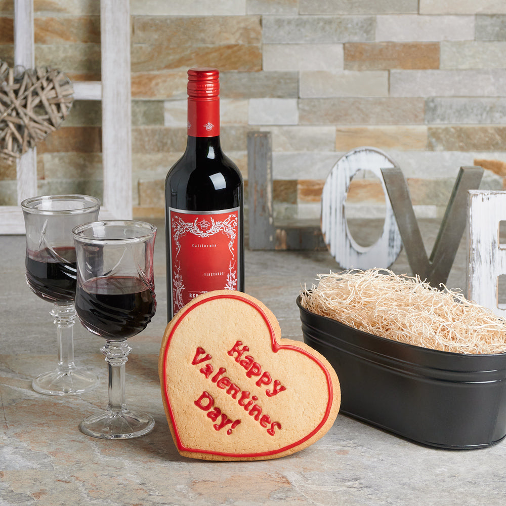 Wine Basket with Heart Sugar Cookie – how the gift is presented