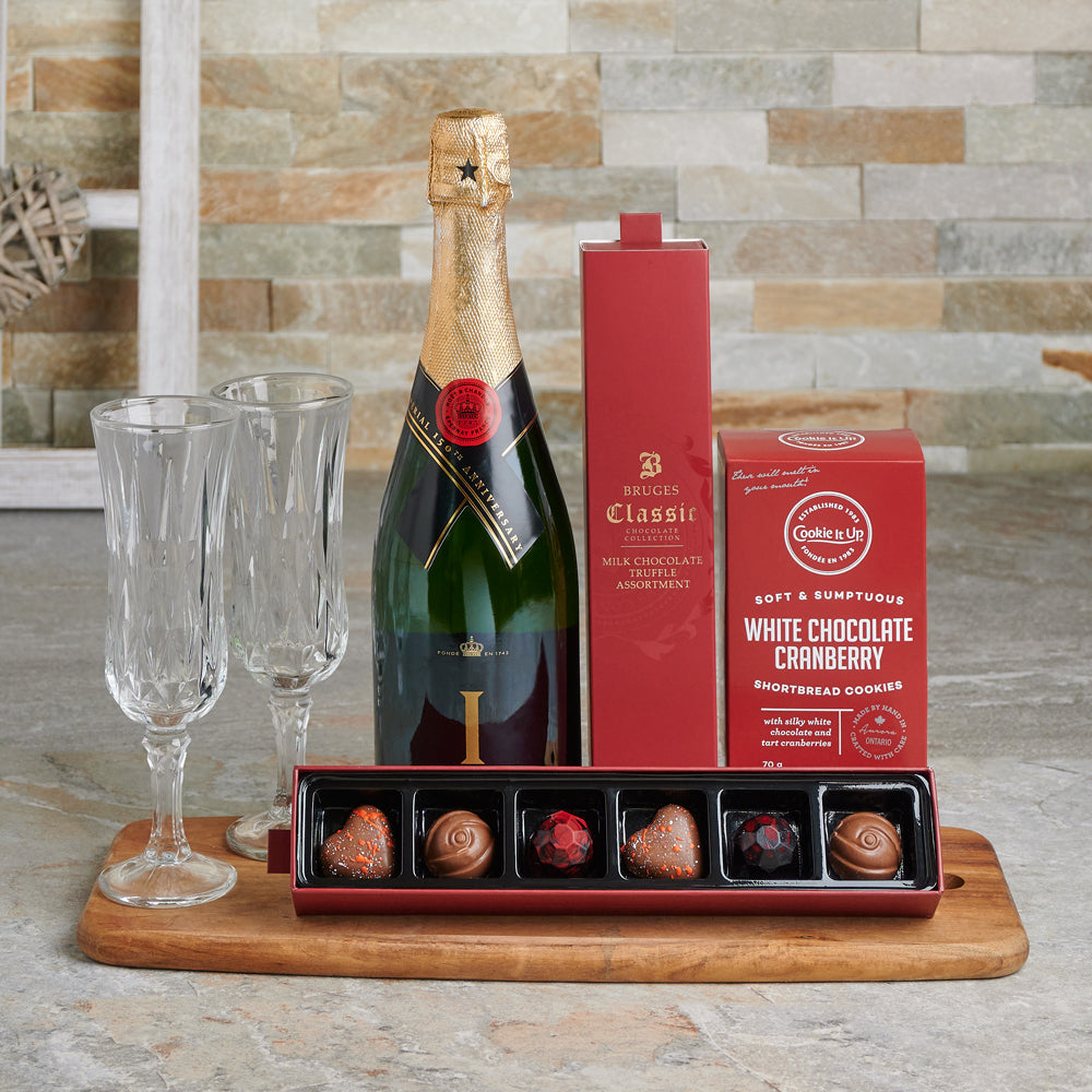 Valentine's Day Basket with Sparkling Wine, USA – how the gift is presented
