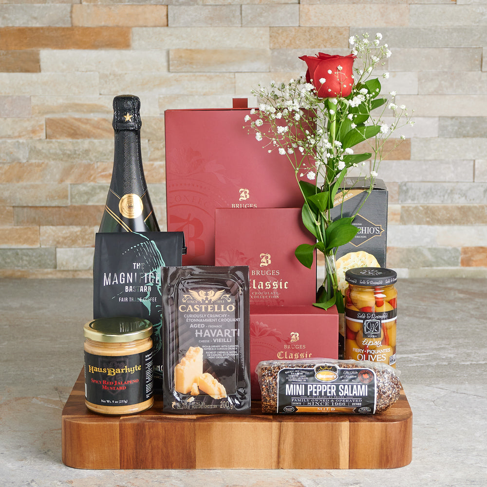 Red Rose and Sparkling Wine Treat – how the gift is presented