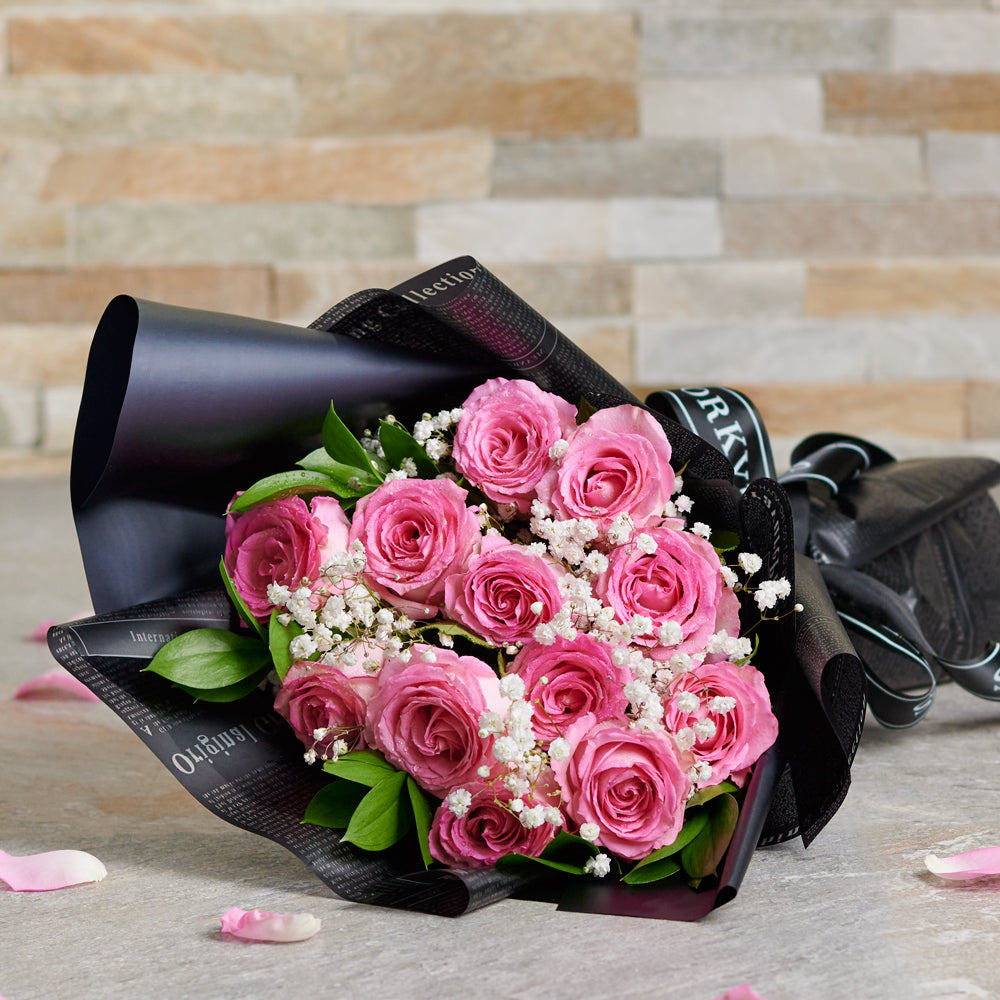 Hand-Tied Pink Rose Bouquet – how the gift is presented