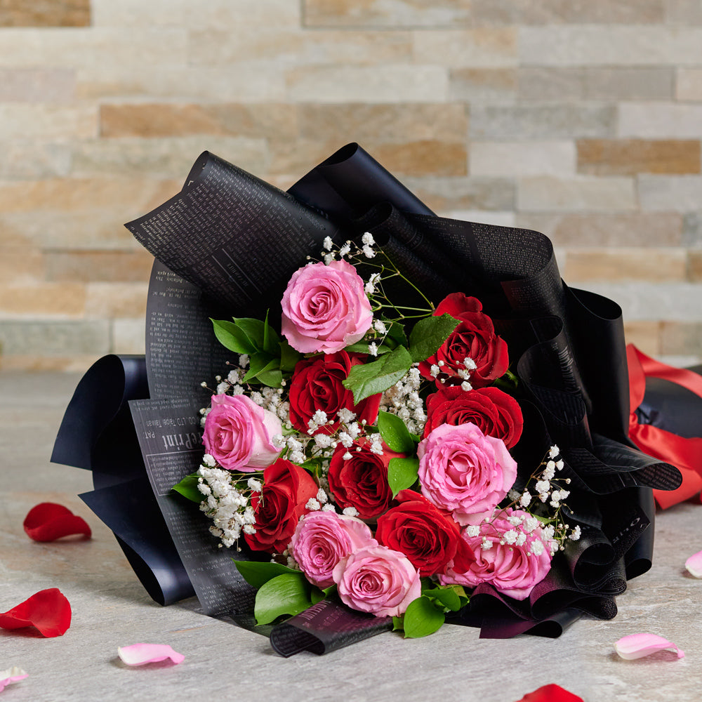 Mixed Red Pink Roses Bouquet – how the gift is presented