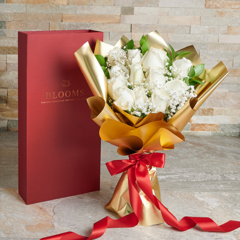 12 White Roses Floral Box – how the gift is presented