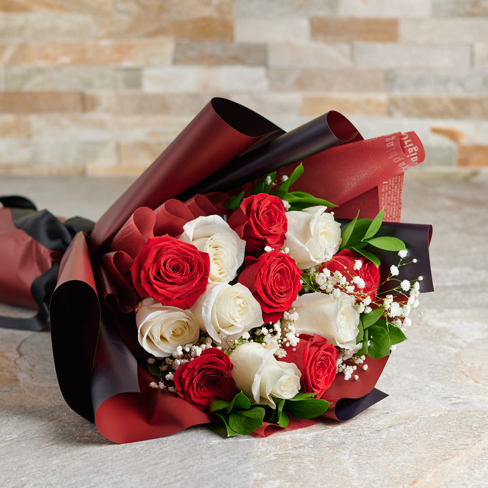 Baby's Breath Red and White Roses – how the gift is presented