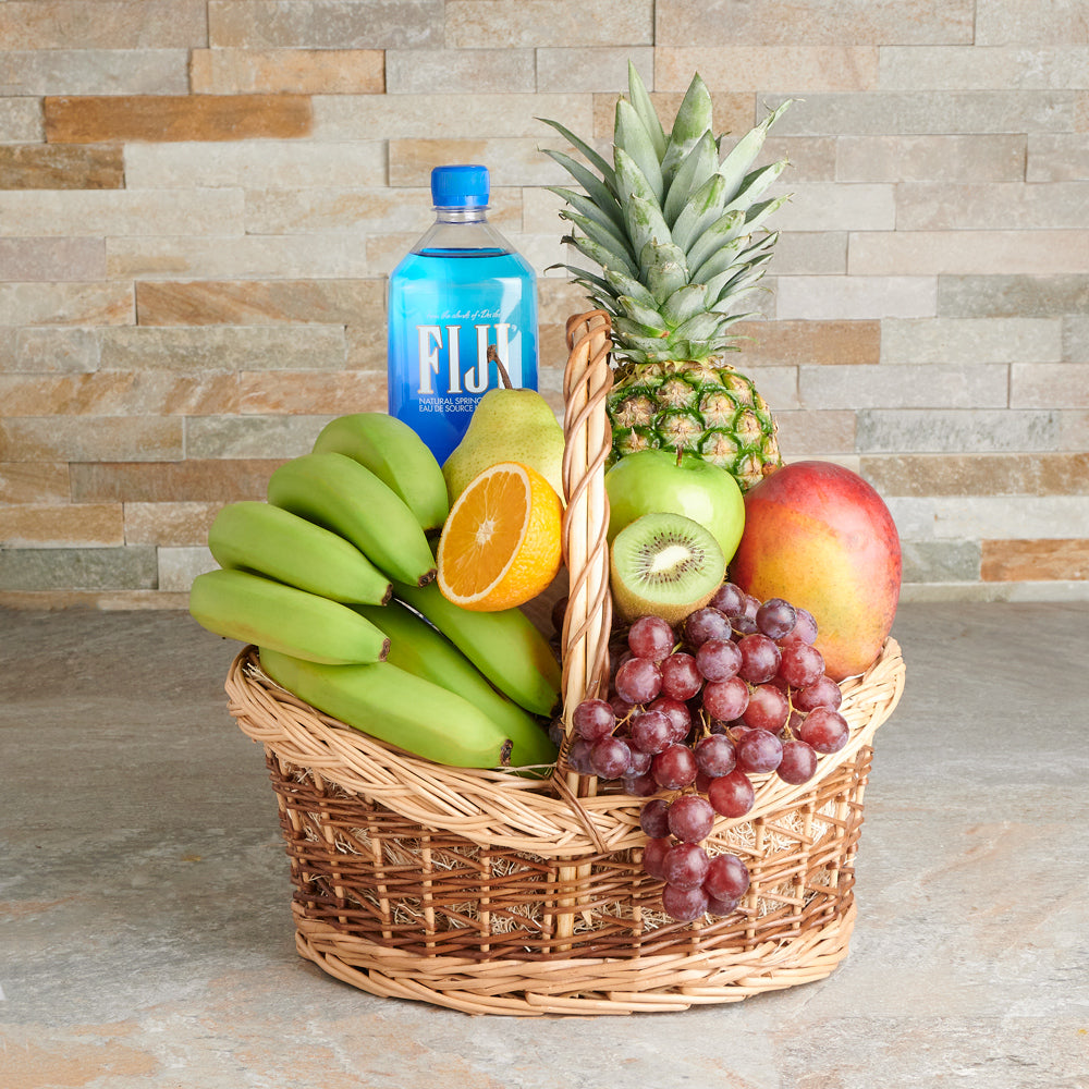 Classic Wicker Basket with Tropical Fruit – how the gift is presented