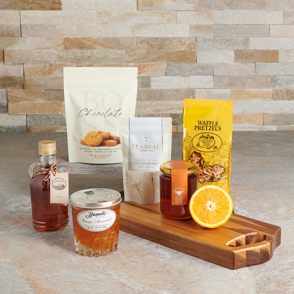 Maple Snacks and Cutting Board Basket – how the gift is presented