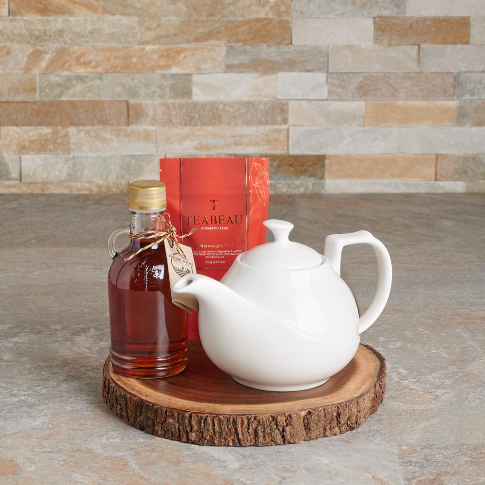 Ceramic Teapot and Maple Syrup Basket – how the gift is presented