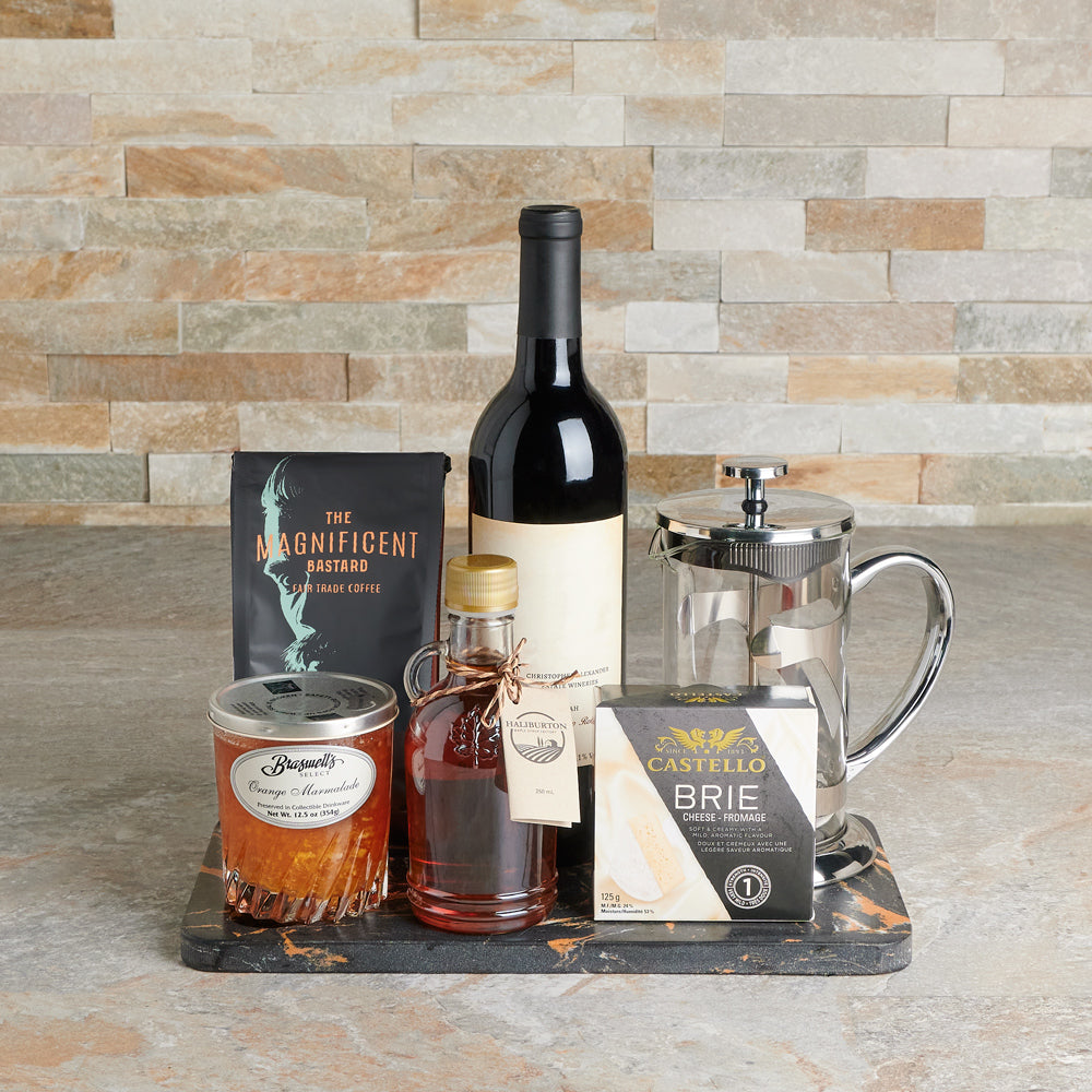 Wine Basket with Marmalade and Syrup – how the gift is presented