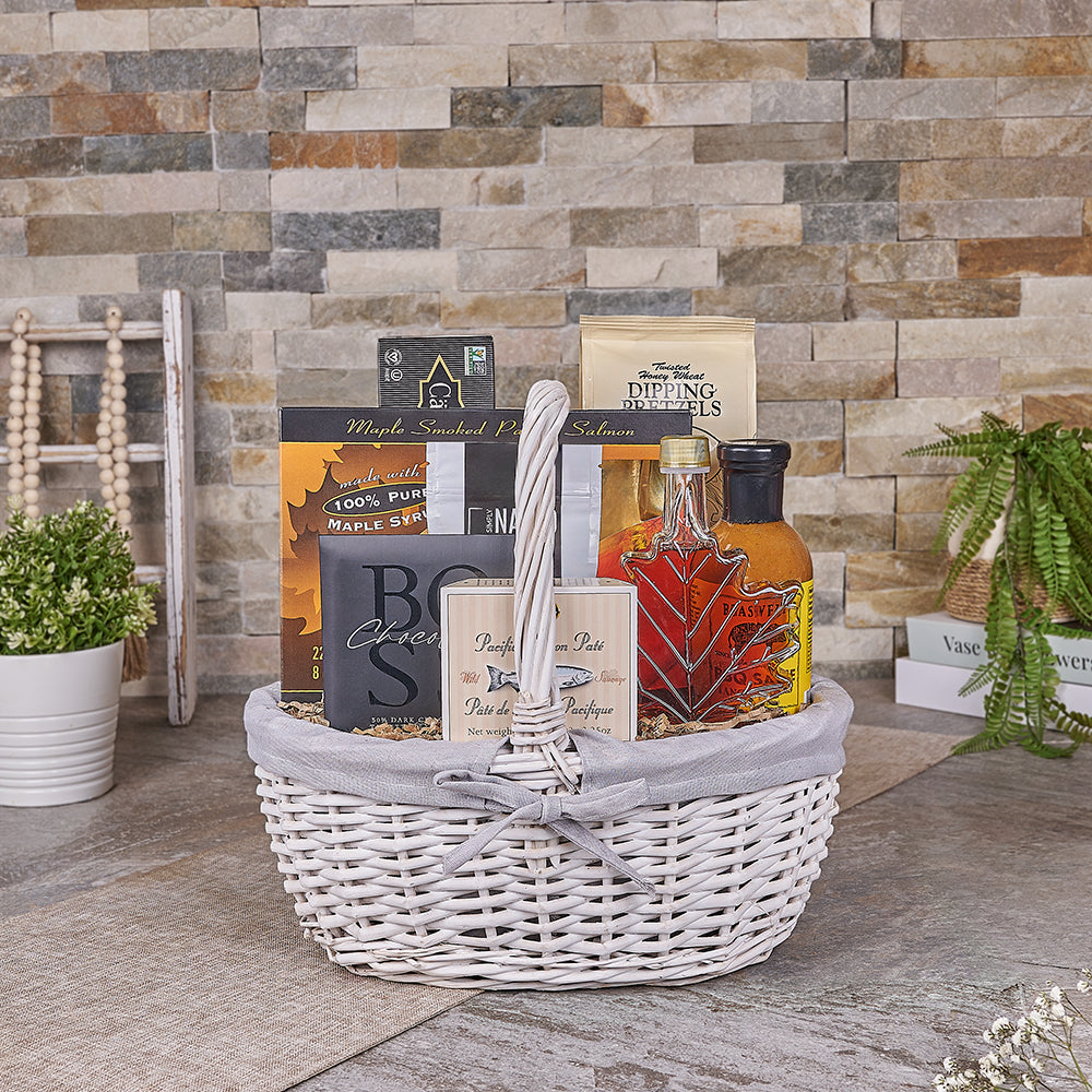 Pacific Salmon and Crackers Basket – how the gift is presented