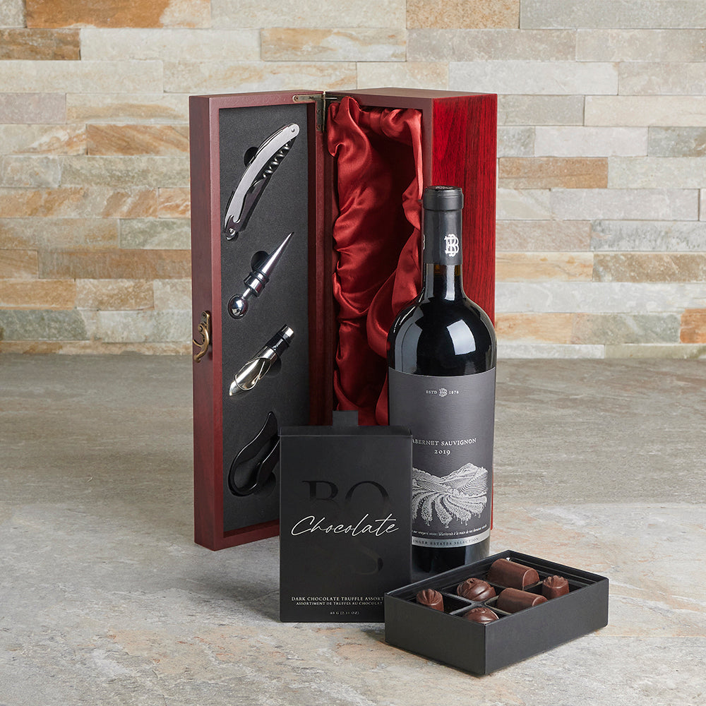 Elegant Wine Gift Basket Featuring Red Wine and Dark Chocolate – how the gift is presented
