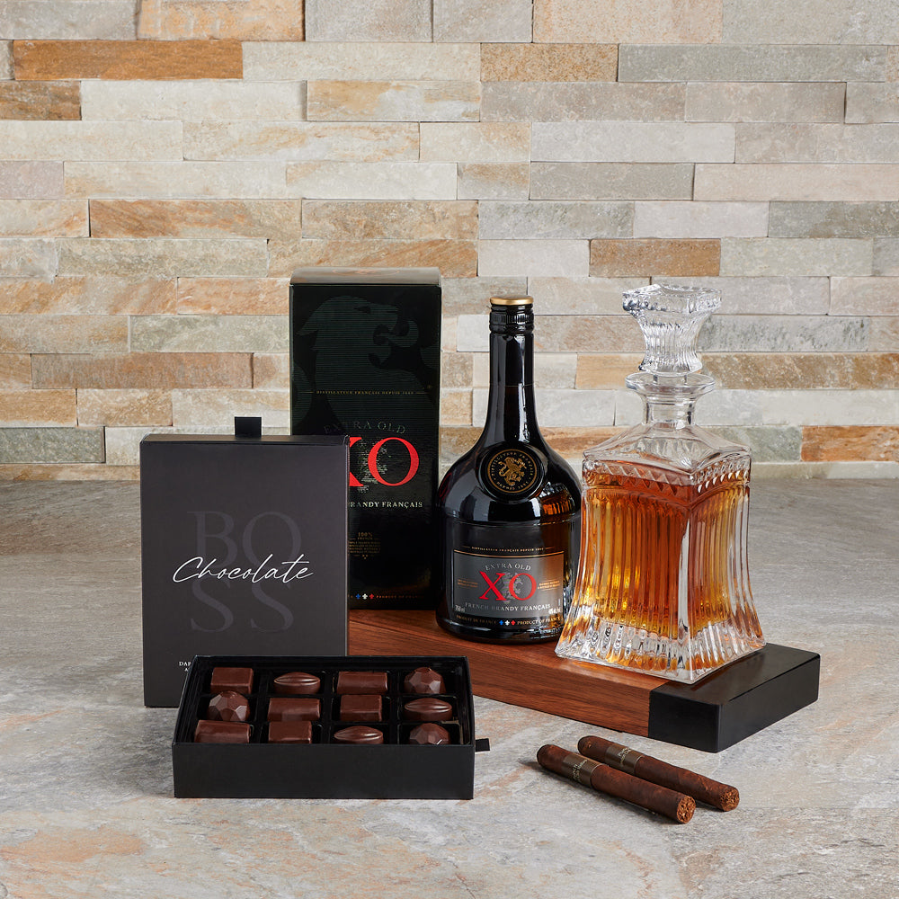 Liquor Gift Basket with Cigars, USA – how the gift is presented