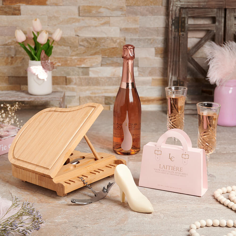Sparkling Wine and White Chocolate Gift Set with Bamboo Serving Board for Mom – how the gift is presented