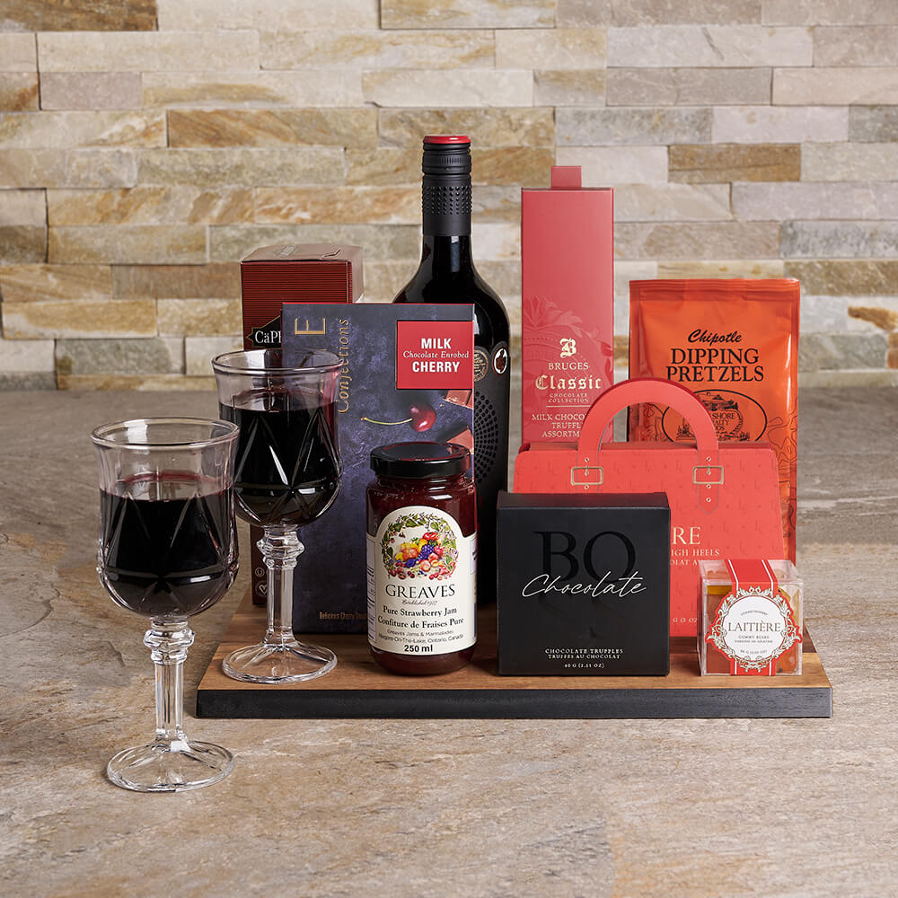 Red Wine Gift Board with Chocolates – how the gift is presented