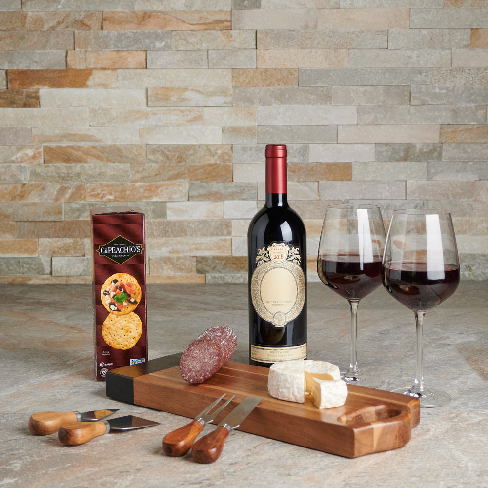 Wine Celebration Gift Basket with Salami – how the gift is presented