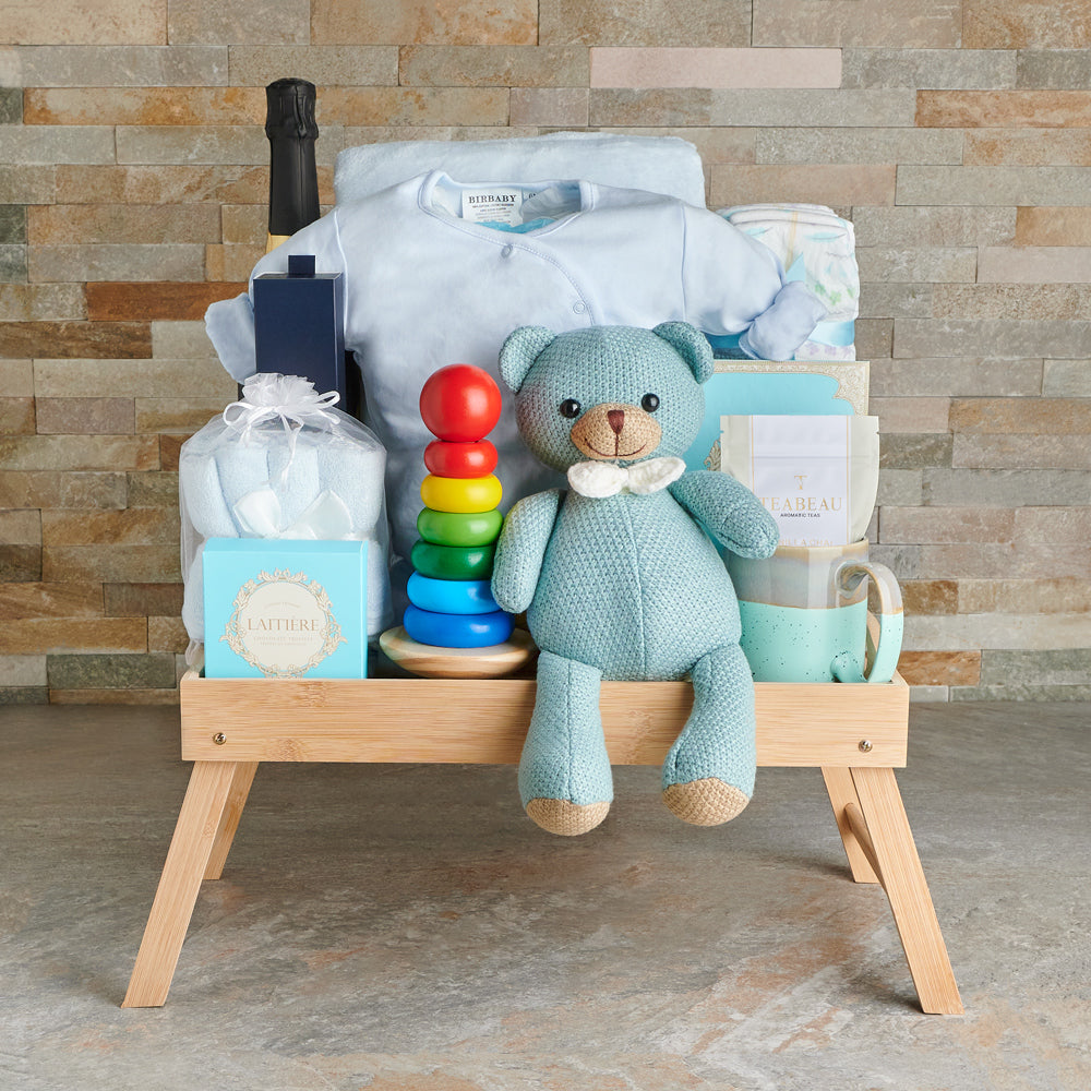 Newborn Blue Sparkling Wine Basket – how the gift is presented