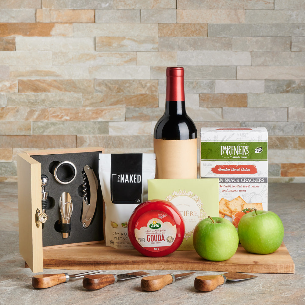 Red Wine Cheese Basket – how the gift is presented