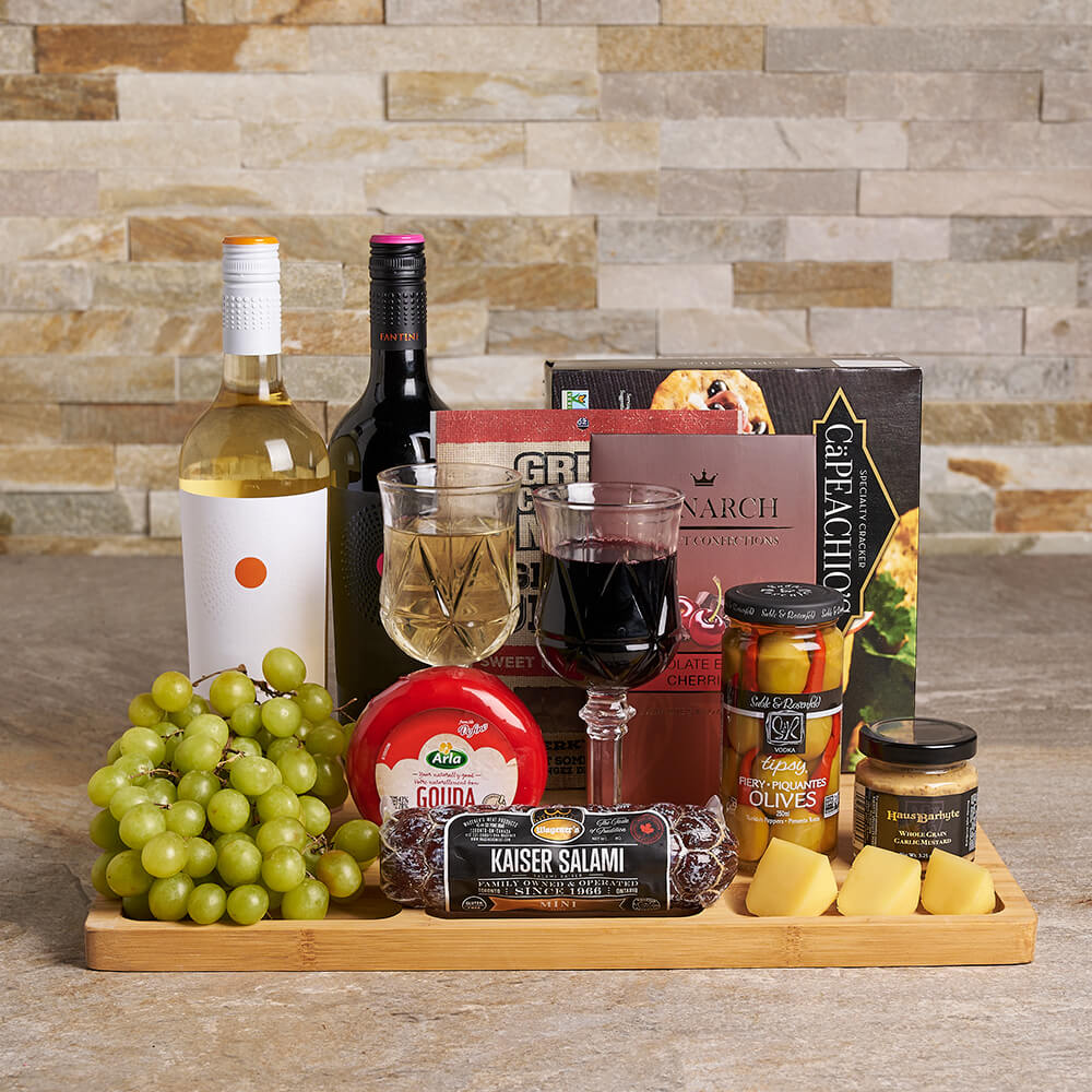 Premium Wine Gift Basket with Crackers – how the gift is presented