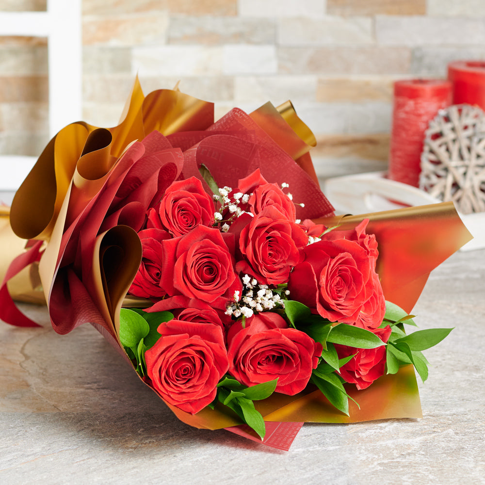 Red Rose Ribbon-Tied Bouquet – how the gift is presented