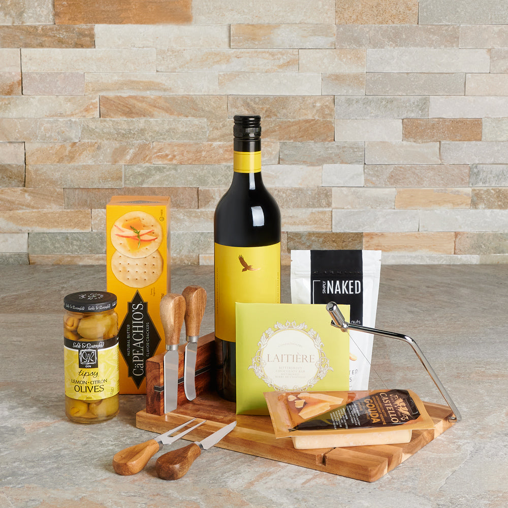 Red Wine Cheese and Acacia Gift – how the gift is presented