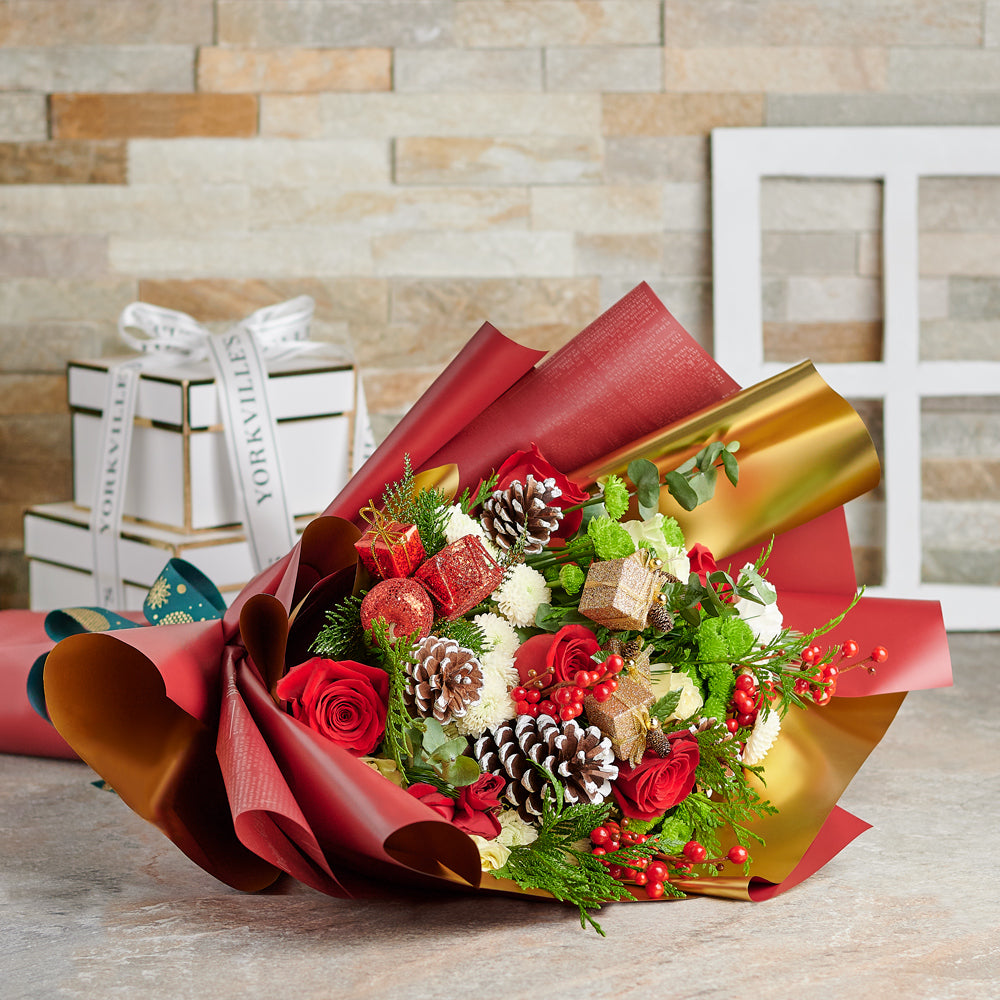Holiday Rose and Evergreen Bouquet – how the gift is presented