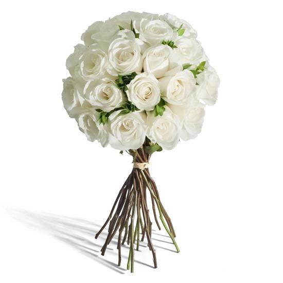 White Tibet Rose Bouquet – how the gift is presented