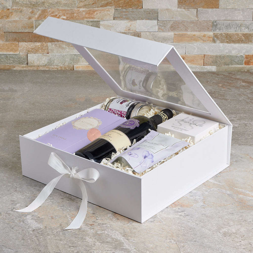 Mother's Day Red Wine and Sweets – how the gift is presented