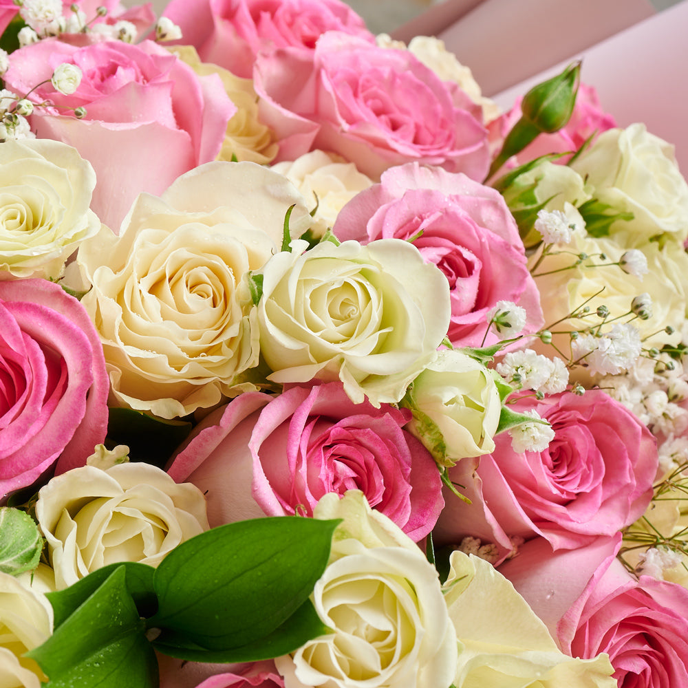 Floral Roses and Whites Bouquet – how the gift is presented