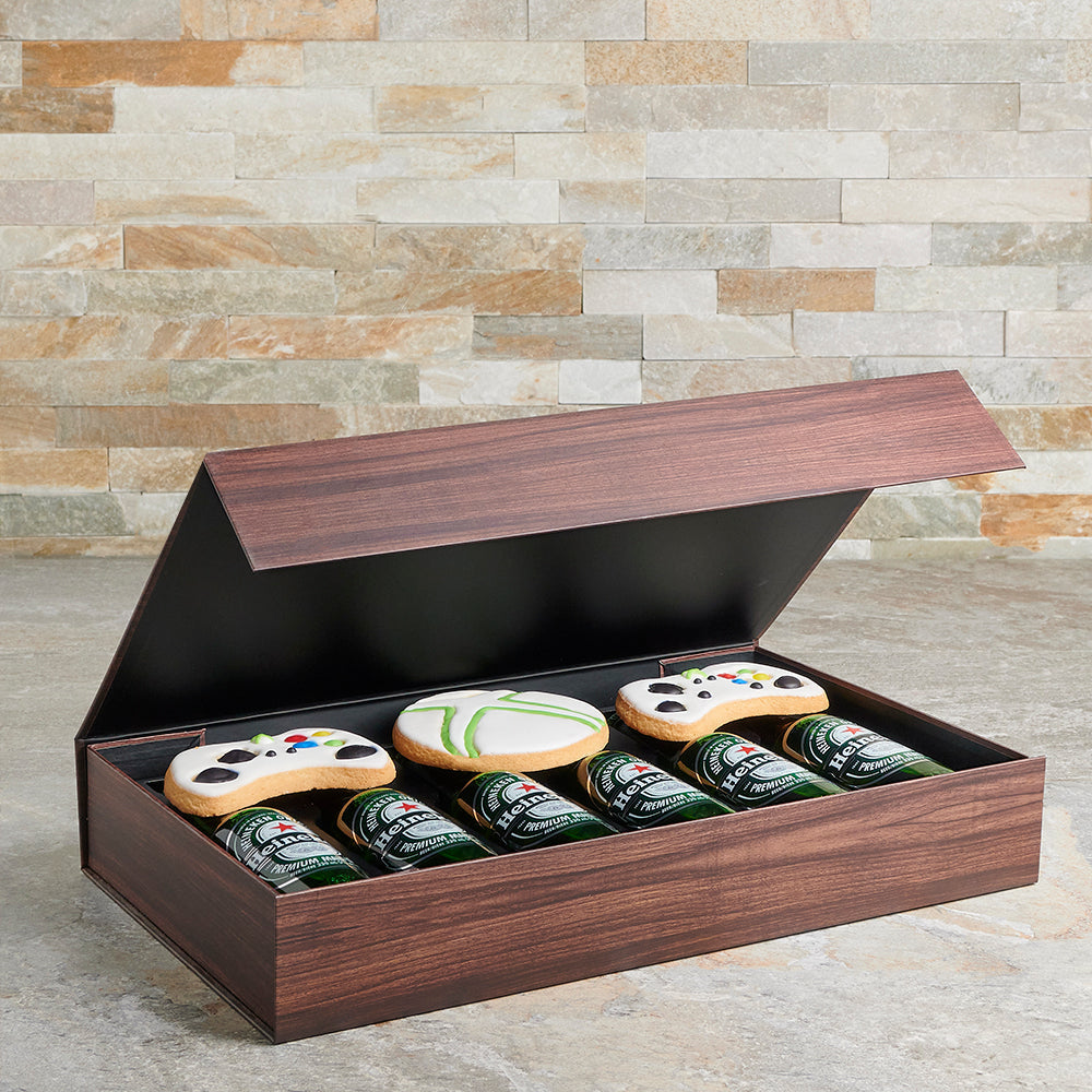 Festive Beer and Gaming Cookie Basket – how the gift is presented