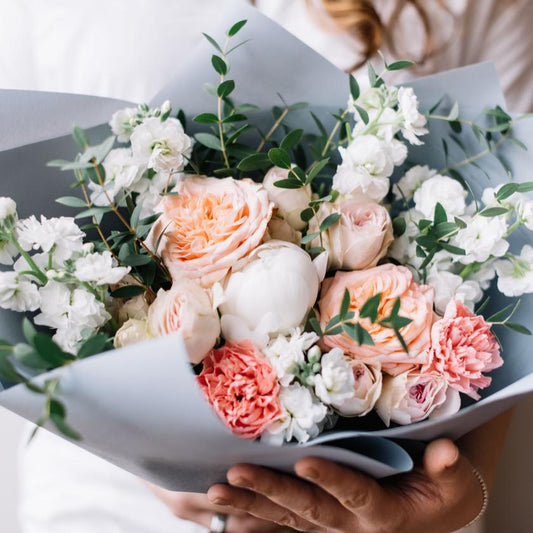 In soft and mellow hues that are great to accent any space, this floral bunch works perfectly well no matter what the season. 